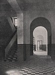 1933-Pasillo de acceso a talleres y subida a planta principal.jpg