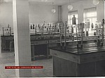 1960-13-Otra vista del Laboratorio de Química.jpg